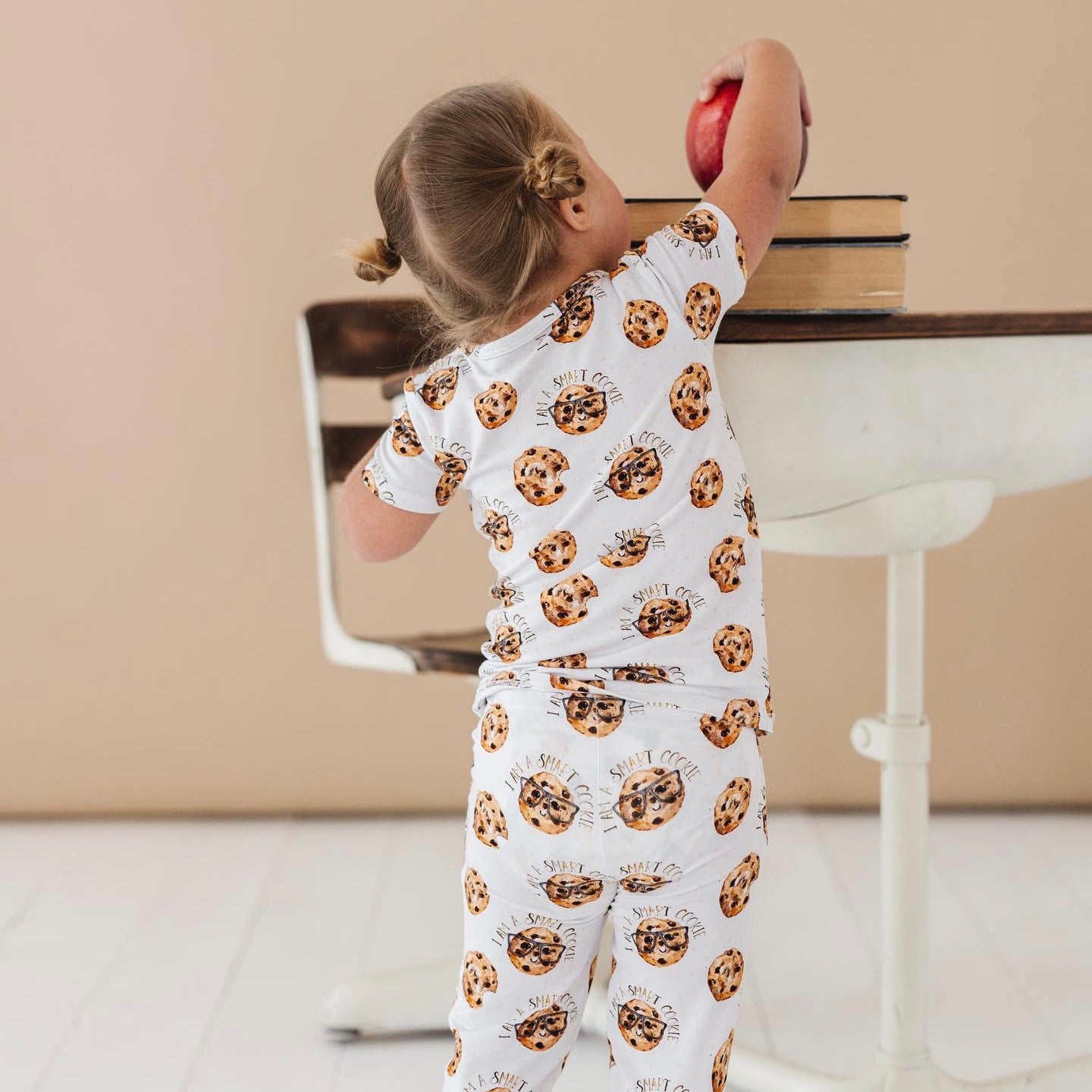 Smart Cookie - Pyjama Party - Kids Enjoying Pyjama Party 