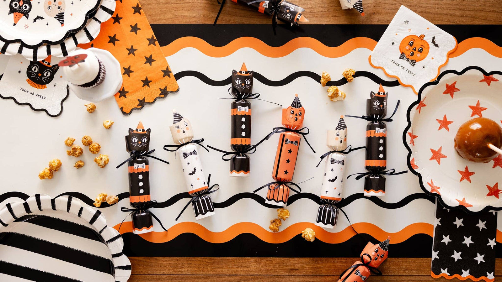 VHP1309 - Vintage Characters Party Crackers