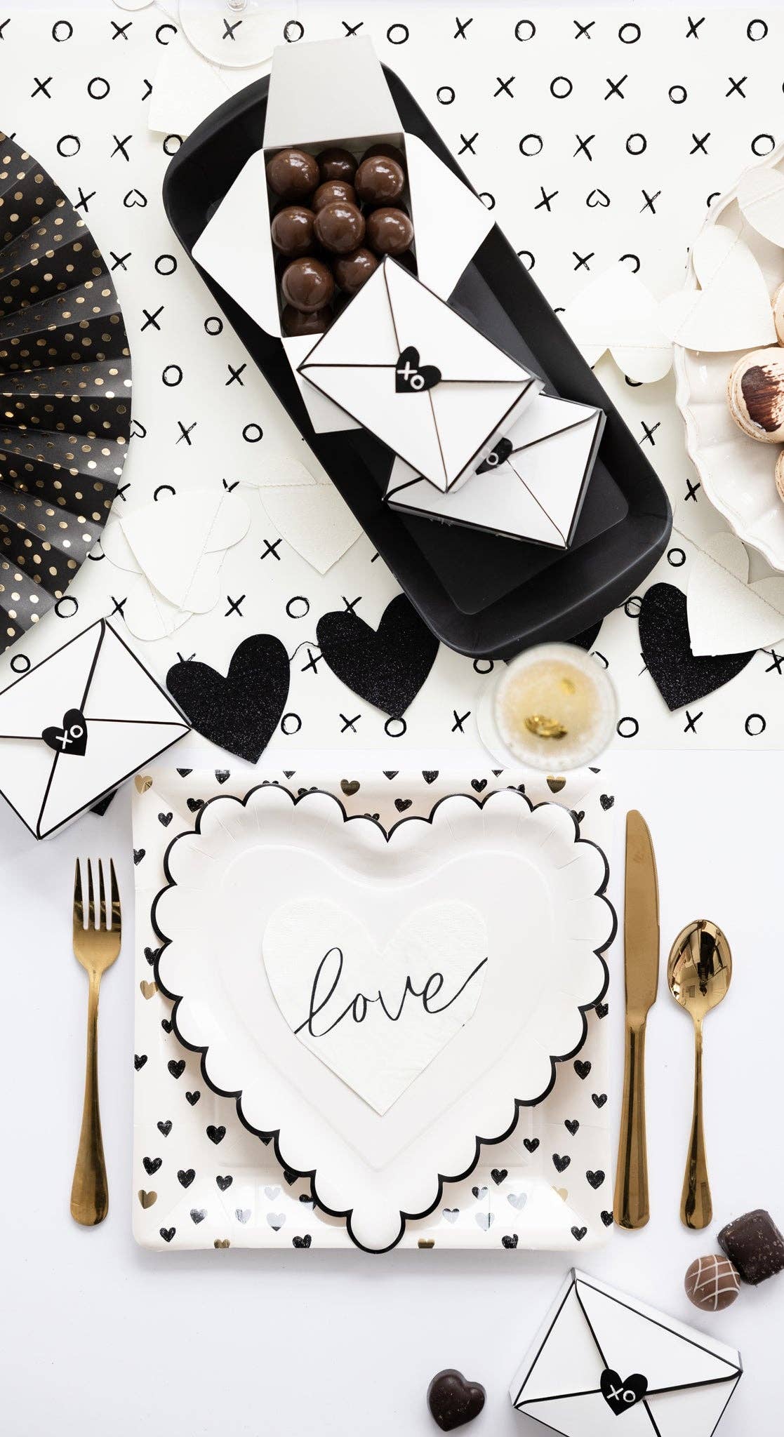 Black and White Scalloped Heart Plates